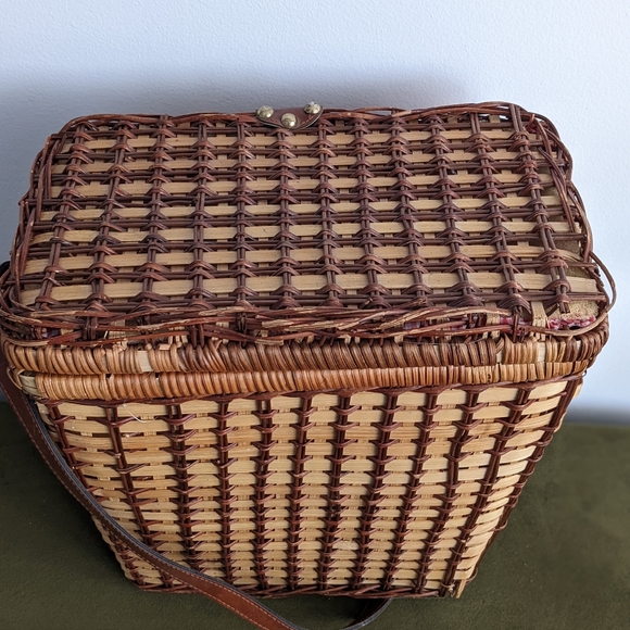 Vintage Picnic Basket with Strap - Picture 3 of 4